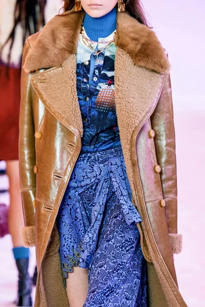 Look 77